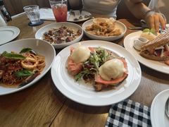 -ROAST coffee & eatery