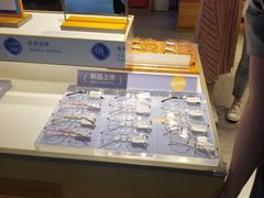 -LOOK眼镜·蔡司依视路配镜(宝山万达店)