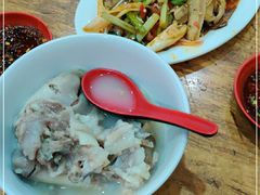 -雷祖芳老妈蹄花店