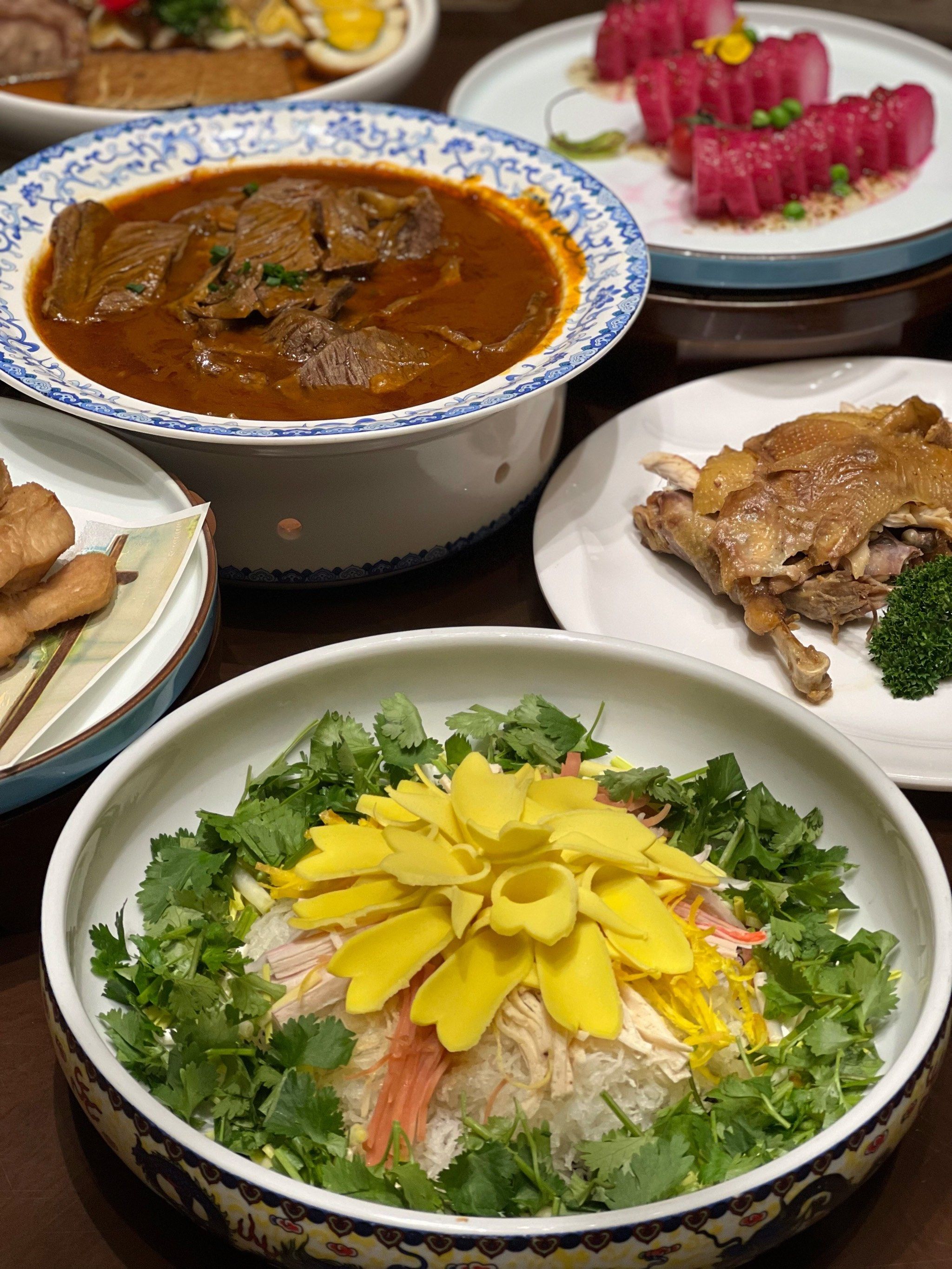 来洛阳吃特色,牡丹宴菜,烤鸭真不错