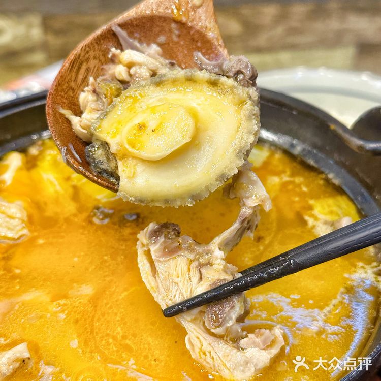 在杭州，西湖边的蟹饭蟹面，好吃到跺脚