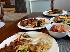 -南郊宾馆·风味自助餐厅·山东十六地市特色菜
