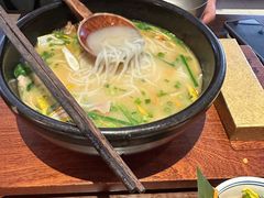 -银米·云南传统过桥米线(双廊黑金冠店)