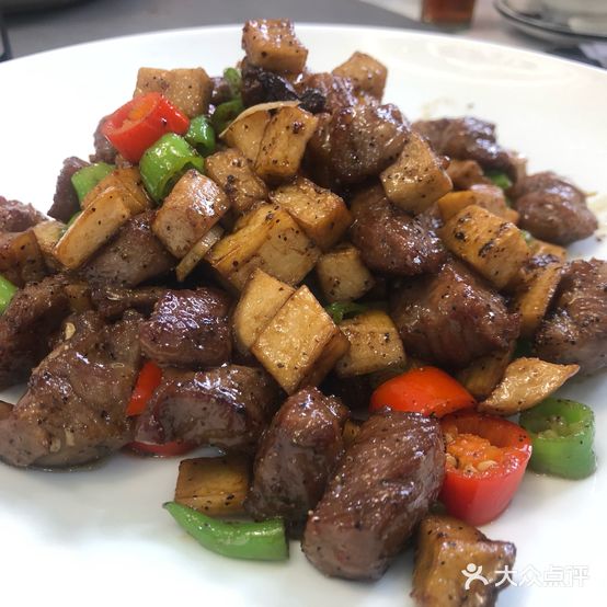 聚贤居滨河美食港