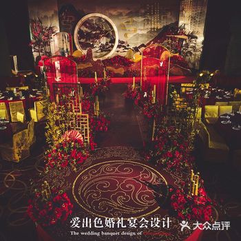 浓墨，勾勒；淡墨，烘托；轻彩，渲染； 是黛色长眉一样