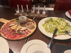 -恰餐厅及酒吧 CHAR Bar & Grill (北京丽都皇冠假日店)