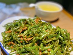 鲜豆角炒肉丝-姥姥家春饼店(佳亿时尚广场店)