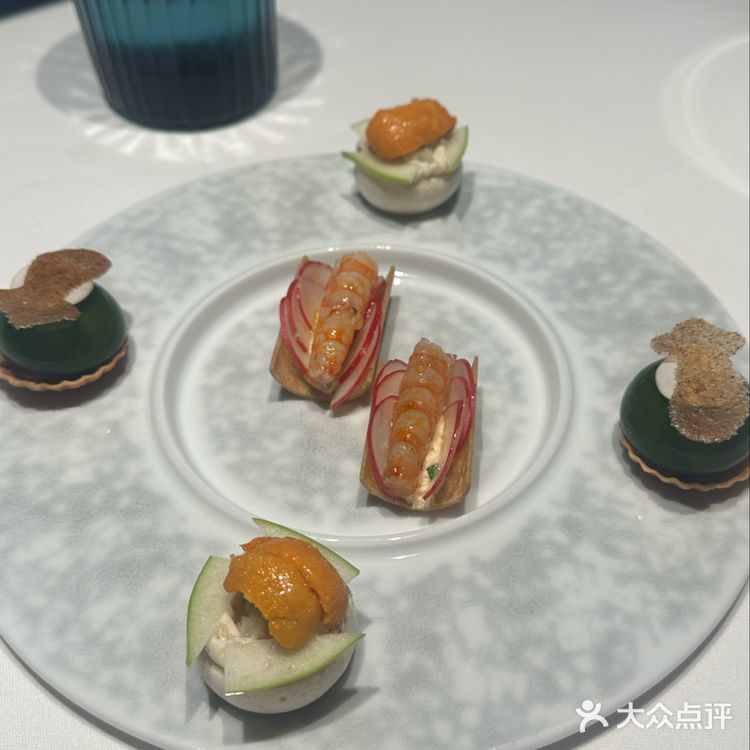 男朋友邀请我一起来体验莱美露滋 68楼风景真的很漂亮