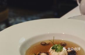 French Golden Chicken Soup with Seafood Pearl Dumplings