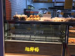 面包甜点陈列柜-鲍师傅糕点(江苏路店)