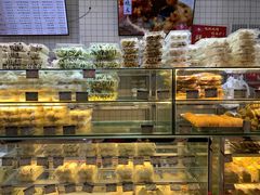 面包甜点陈列柜-白玉兰食品甜凤店(合生汇店)