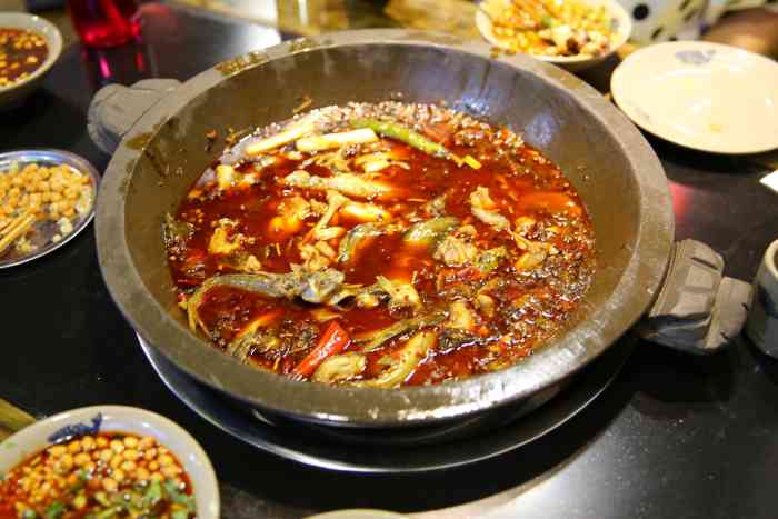 苗苗鱼家的鱼和蛙都是现杀,食材非常新鲜,味道麻辣鲜美,可以根据用餐