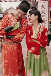 -伯爵婚纱摄影(光谷店)