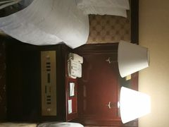 -燕山大酒店