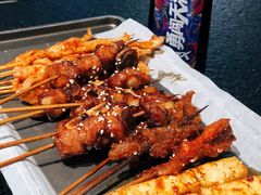 -何妹湿辣牛肉·粤式烧烤砂煲(桂雅路店)