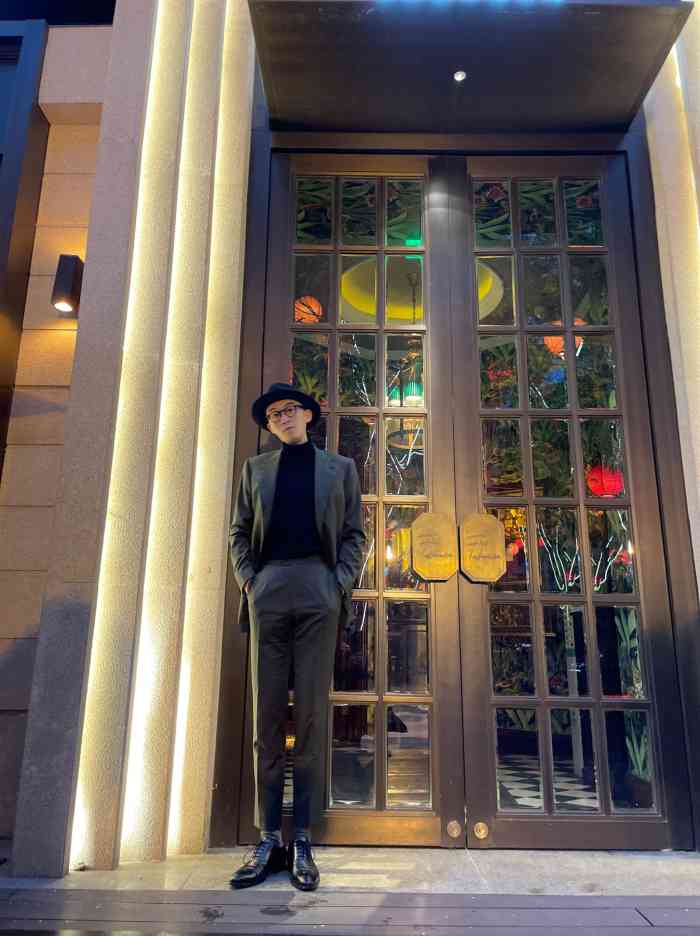 feshouse菲斯威士忌酒吧-"万圣节来的比较晚,吧台没有位置,,看不到.