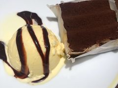 提拉米苏蛋糕配香草冰激凌-萨莉亚意式餐厅(杭州滨江天街店)