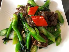 沙茶芥蓝炒牛肉-皇后餐厅-煲仔·小菜·打边炉(古北店)