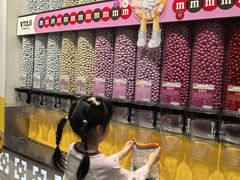 -m豆巧克力世界(上海世茂广场店)