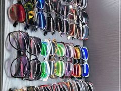 -宏宇眼镜蔡司依视路折扣店(兆佳眼镜城店)