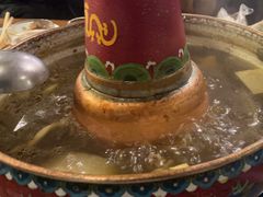 -毛辣果·贵州红酸汤牛肉火锅(西单店)