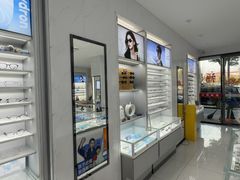 -光明眼镜·蔡司授权(徐泾店)