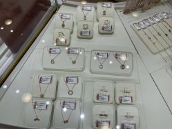 -周大生CHOW TAI SENG(成山路巴黎春天店)