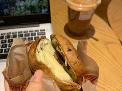 肉桂提子贝果（含奶油）-Tims天好咖啡(华侨城步行街店)