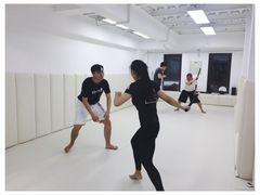 -菠萝格斗巴西柔术训练馆