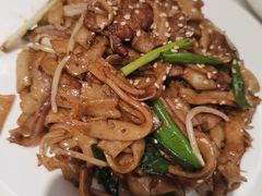 避风塘干炒牛河-十二粤味·顺德菜·烧鹅点心(五四广场店)