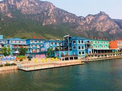 -百里峡七彩艺术小镇