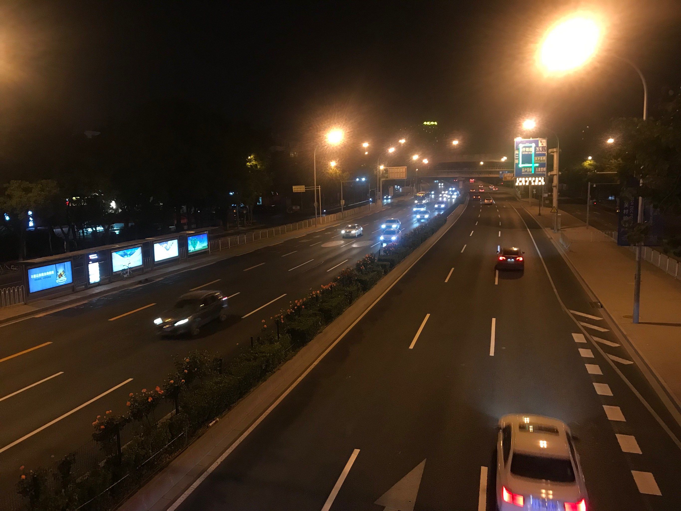 十一点的三环路还是车水马龙啊