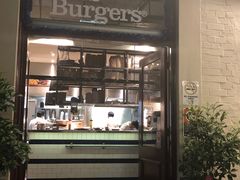 -Ribs & Burgers The Rocks