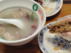 -老天桥酱肉烧饼夹肘子(天桥店)