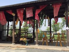 -田园东方蜜桃村的田野营地