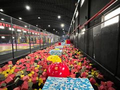 -嘿哟动霸CHUA·新潮玩运动娱乐中心·蹦床滑冰团建乐园
