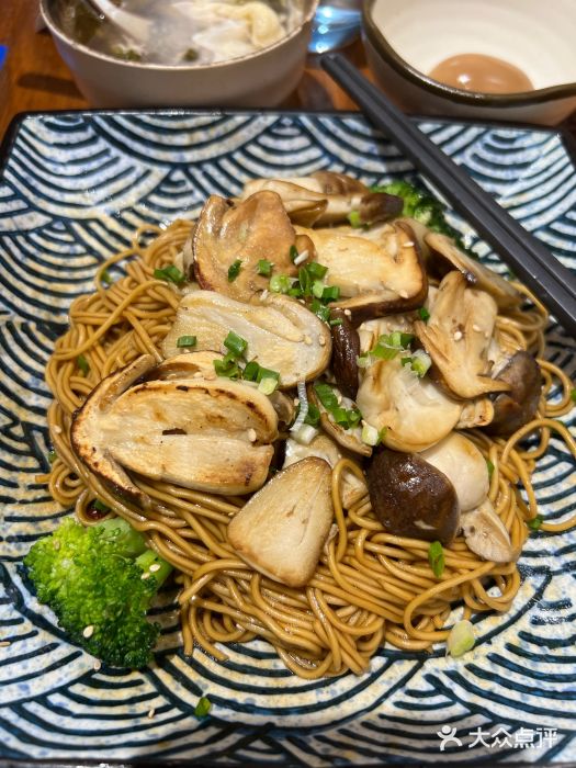 囿面传统制面馆(中央路店)松茸干拌面图片
