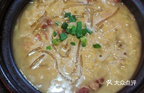 Stewed Pork with Pickled Cabbage and Vermicelli in Iron Pot