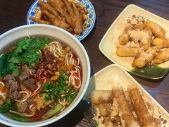 -爆炸头阿姨小四川正宗川味小吃(无任何分店)