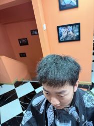 -查尔曼男士理发馆