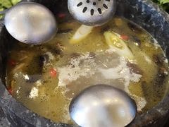 -鲁朗纳麦石锅鸡庄园