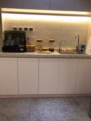 -PE SALON