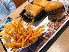 -The Habit Burger Grill 哈比特汉堡(复兴soho店)