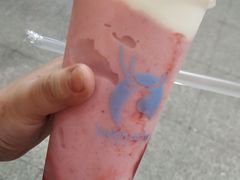 草莓很好喝-瑞幸咖啡(东直门枢纽店)