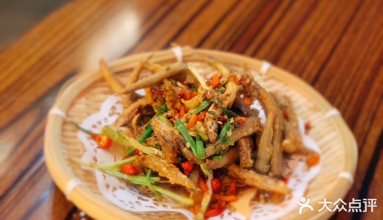 炸得很脆，酥香可口，非常入味，吃完嘴里留着鲜味