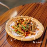 炸得很脆，酥香可口，非常入味，吃完嘴里留着鲜味