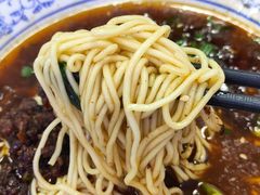 -渝之汇牛肉豌杂面