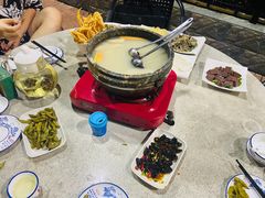 -墨脱石锅椰子鸡•香草鸭•东山羊(大东海店)