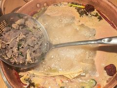 酸辣锅底-洱火云南酸菜牛肉火锅(石景山当代商城店)