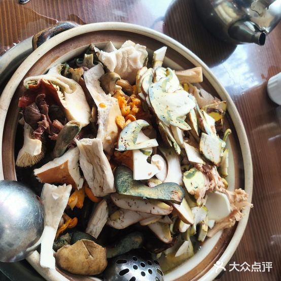 菌根香野生菌火锅